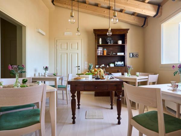 Agriturismo Borgonuovo : photo 5 de la chambre chambre double - vue sur jardin