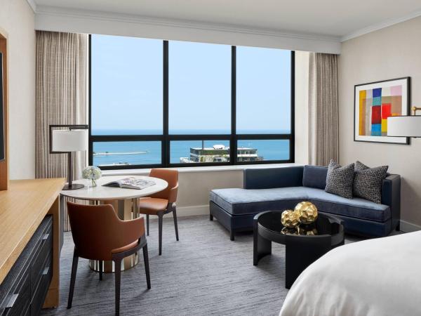 The Ritz-Carlton, Chicago : photo 5 de la chambre chambre lit king-size - vue sur lac