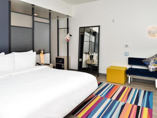 Aloft Charlotte Airport : photo 2 de la chambre savvy, larger guest room, 1 king