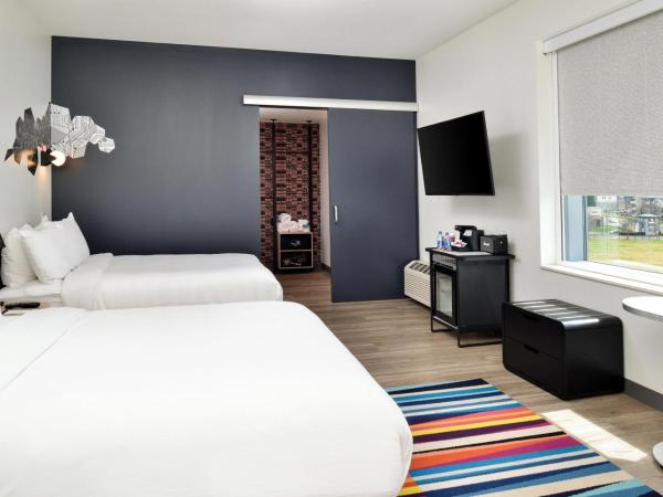Aloft Charlotte Airport : photo 1 de la chambre savvy, larger guest room, 2 queen