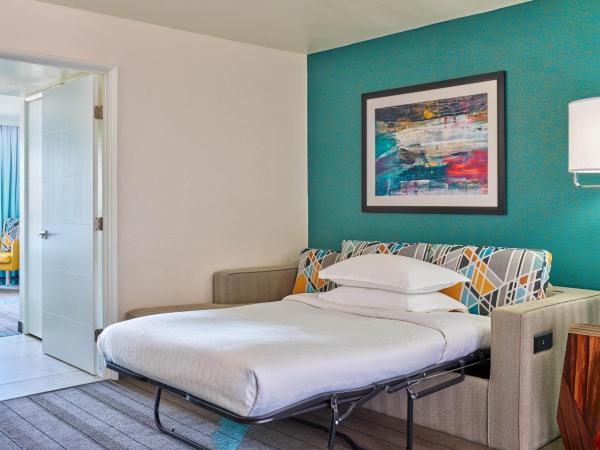 Sheraton Tucson Hotel & Suites : photo 2 de la chambre club level, 1 bedroom suite, 2 double, sofa bed