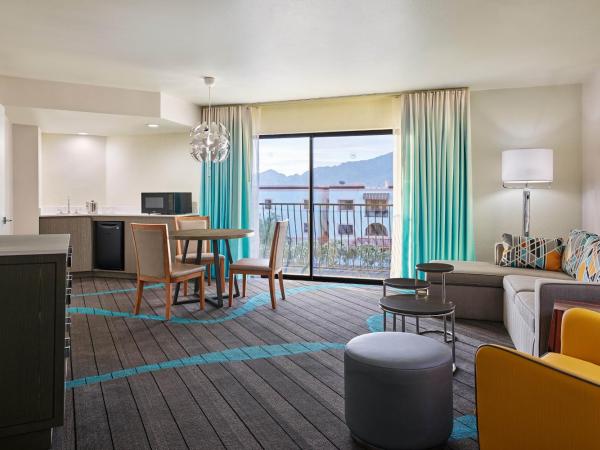 Sheraton Tucson Hotel & Suites : photo 4 de la chambre executive suite with two double with sofa bed - corner room