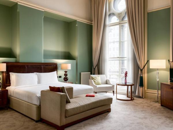St. Pancras Renaissance Hotel London : photo 1 de la chambre grande suite junior lit king-size avec accès au club chambers