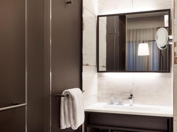 Four Points by Sheraton Seoul Gangnam : photo 6 de la chambre chambre double premier plus spacieuse avec lit queen-size - vue sur ville