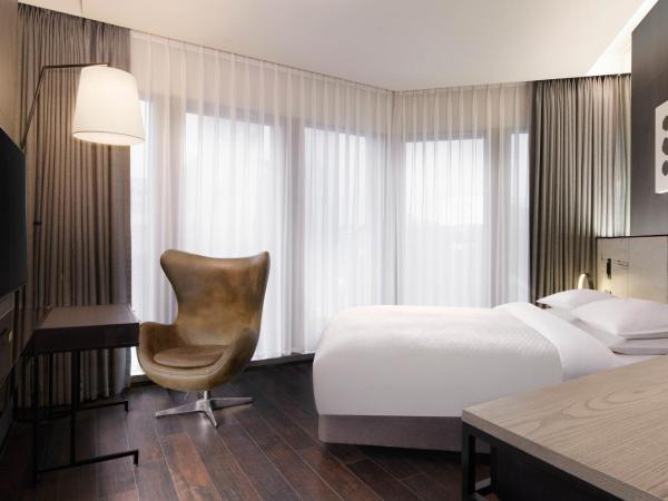 Four Points by Sheraton Seoul Gangnam : photo 1 de la chambre chambre double premier plus spacieuse avec lit queen-size - vue sur ville