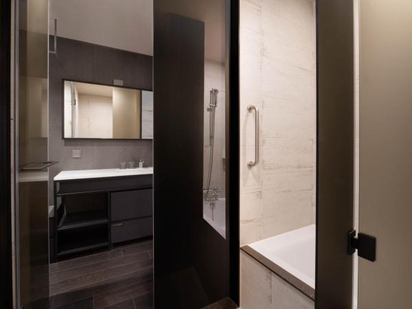 Four Points by Sheraton Seoul Gangnam : photo 4 de la chambre chambre double standard avec 1 lit queen-size - vue sur ville