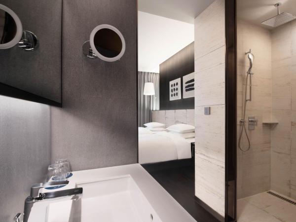 Four Points by Sheraton Seoul Gangnam : photo 5 de la chambre chambre double standard avec 1 lit queen-size - vue sur ville