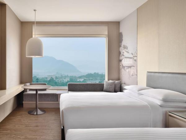 Kathmandu Marriott Hotel : photo 2 de la chambre chambre club 2 lits doubles avec accès au salon club – vue sur montagne