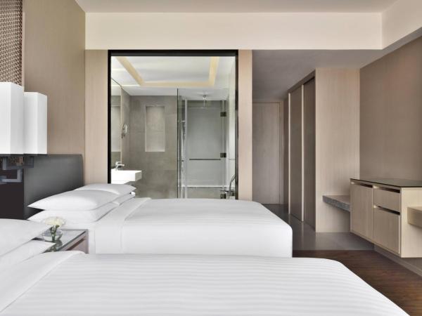 Kathmandu Marriott Hotel : photo 3 de la chambre chambre club 2 lits doubles avec accès au salon club – vue sur montagne