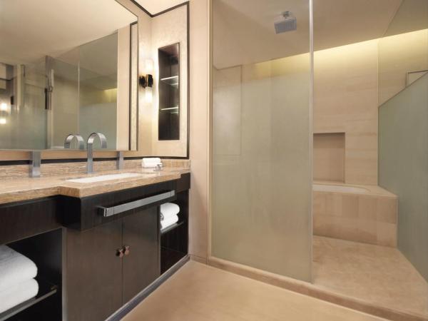 Sheraton Grand Shanghai Pudong Hotel & Residences : photo 5 de la chambre chambre lit king-size supérieure