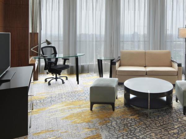 Sheraton Grand Shanghai Pudong Hotel & Residences : photo 3 de la chambre suite lit king-size premier