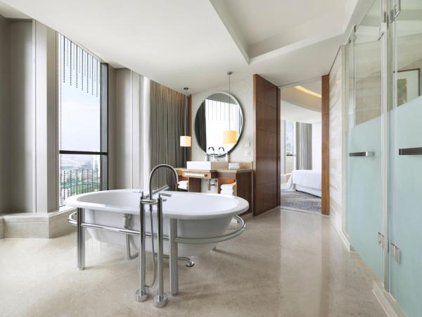 Sheraton Grand Shanghai Pudong Hotel & Residences : photo 4 de la chambre suite lit king-size premier