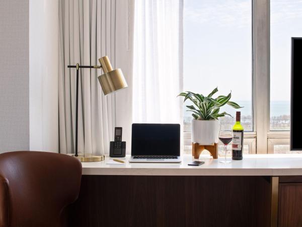 Le Meridien Essex Chicago : photo 3 de la chambre chambre lit king-size supérieure - vue sur ville