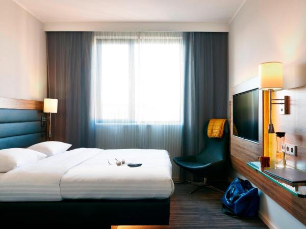 Moxy Frankfurt Airport : photo 1 de la chambre chambre moxy lit queen-size