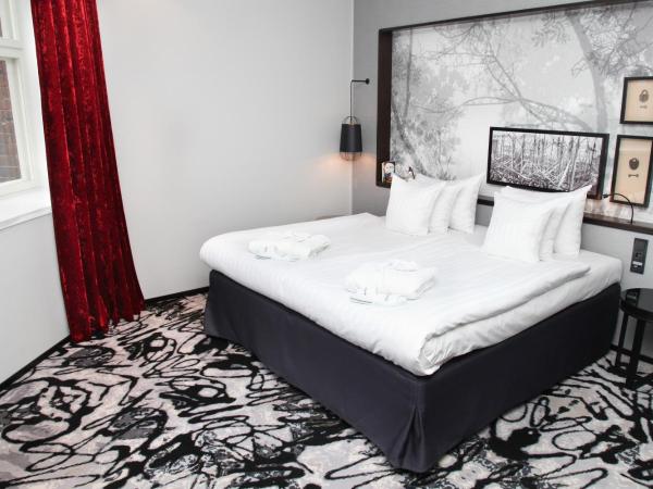 Clarion Collection Hotel Katajanokka : photo 2 de la chambre suite junior 1 lit king-size - vue sur cour
