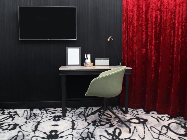 Clarion Collection Hotel Katajanokka : photo 5 de la chambre suite junior 1 lit king-size - vue sur cour