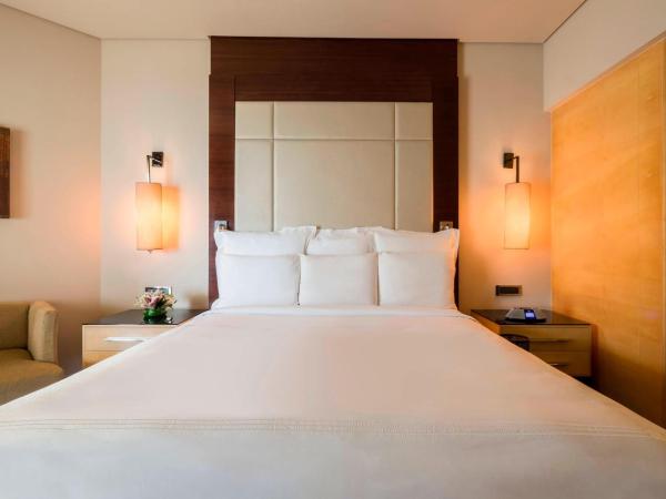 JW Marriott Mumbai Juhu : photo 6 de la chambre chambre lit king-size - vue sur ville