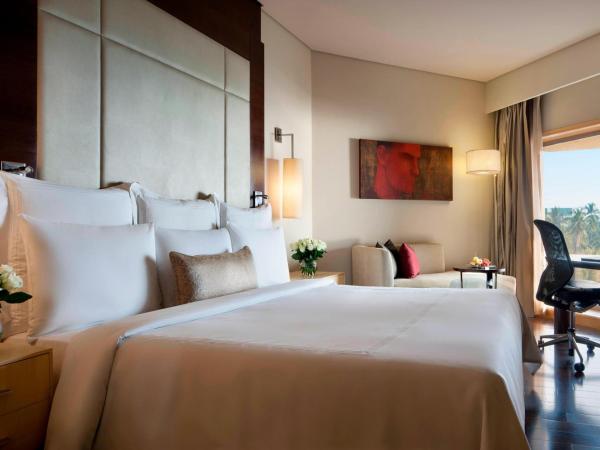 JW Marriott Mumbai Juhu : photo 4 de la chambre 	 1 king bed, executive lounge access, large room