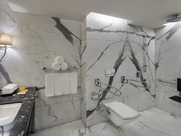 JW Marriott Mumbai Juhu : photo 9 de la chambre chambre lit king-size - vue sur ville