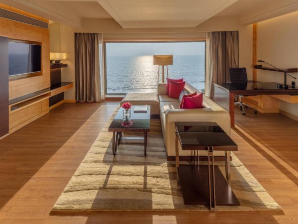 JW Marriott Mumbai Juhu : photo 4 de la chambre 	 1 king bed, ocean view, executive lounge access, sunset suite
