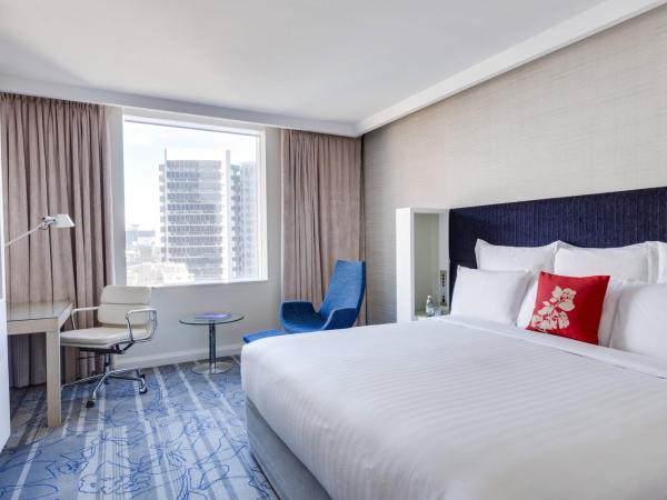 Sydney Harbour Marriott Hotel at Circular Quay : photo 1 de la chambre chambre deluxe avec 1 lit king-size - vue sur ville
