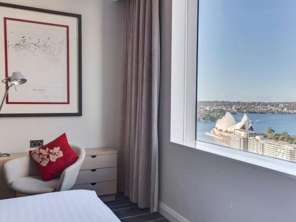 Sydney Harbour Marriott Hotel at Circular Quay : photo 1 de la chambre chambre avec 1 lit king-size - vue sur opéra