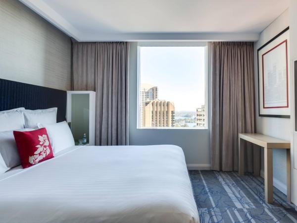 Sydney Harbour Marriott Hotel at Circular Quay : photo 2 de la chambre suite spa 1 chambre lit king-size - accès au salon exécutif