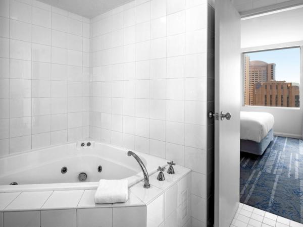 Sydney Harbour Marriott Hotel at Circular Quay : photo 8 de la chambre suite spa 1 chambre lit king-size - accès au salon exécutif
