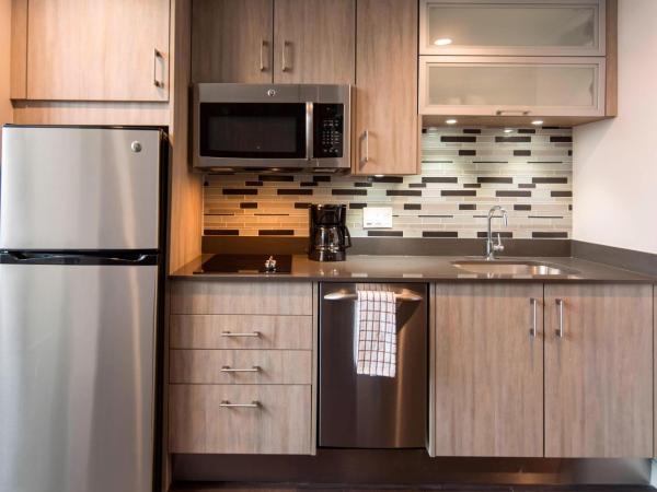 Residence Inn Miami Sunny Isles Beach : photo 5 de la chambre studio avec 2 lits queen-size