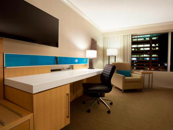 Delta Hotels by Marriott London Armouries : photo 2 de la chambre chambre lit queen-size premier