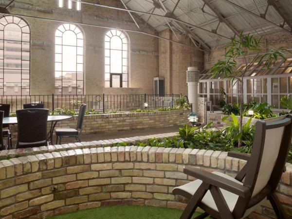 Delta Hotels by Marriott London Armouries : photo 4 de la chambre chambre avec 2 grands lits queen-size 