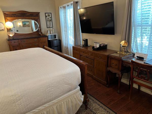 El Amador Inn Downtown Tucson : photo 3 de la chambre chambre lit king-size avec balcon