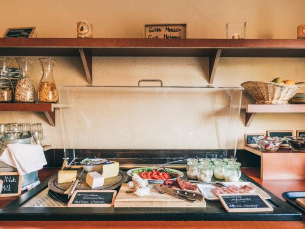 feRUS Hotel : photo 1 de la chambre chambre familiale avec salle de bains privative