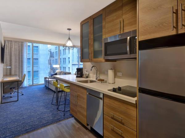 Residence Inn by Marriott New Orleans French Quarter Area/Cen B : photo 1 de la chambre studio d’angle plus spacieux avec 2 lits queen-size - vue sur ville