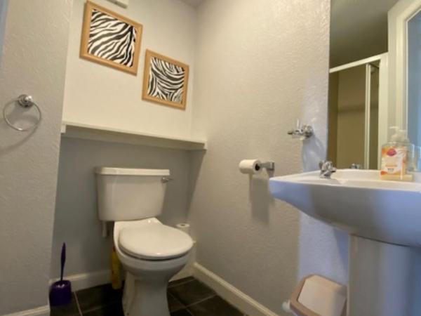 Vaila Guest House : photo 5 de la chambre chambre lits jumeaux avec salle de bains privative