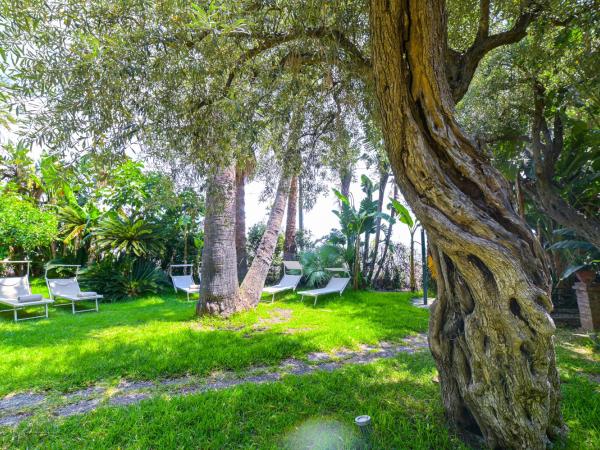 Hotel Baia Delle Sirene : photo 7 de la chambre appartement - vue sur jardin