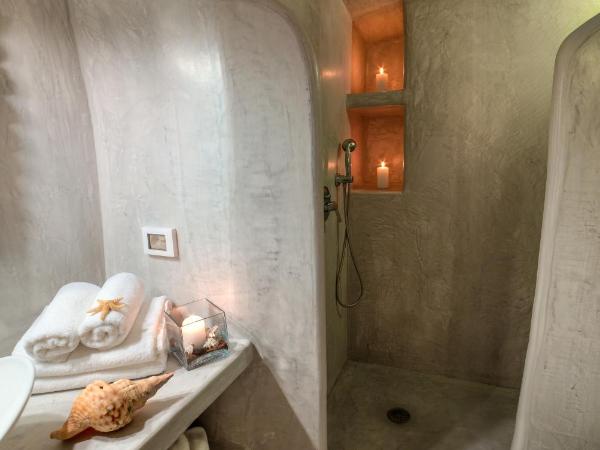 Kima Oia Suites : photo 1 de la chambre suite junior avec jacuzzi (2 adultes)