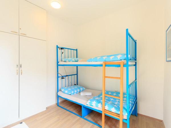 City Walls Hostel : photo 1 de la chambre lit dans dortoir mixte de 6 lits