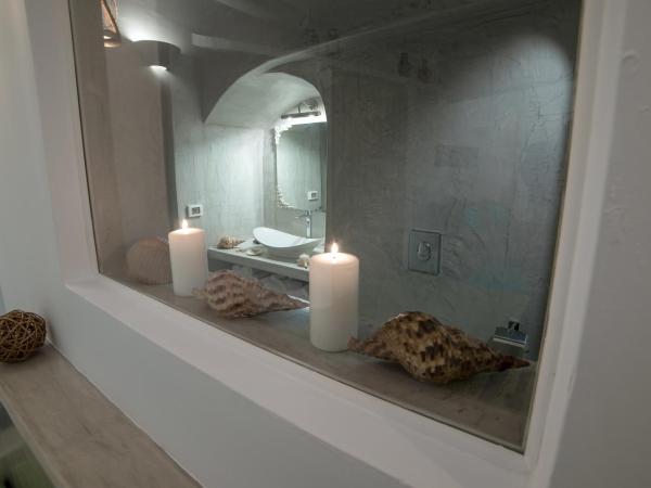 Kima Oia Suites : photo 4 de la chambre suite supérieure avec jacuzzi (3 adultes)