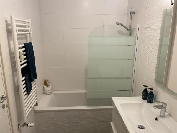 Silvia & Simone's House : photo 8 de la chambre chambre double avec salle de bains privative