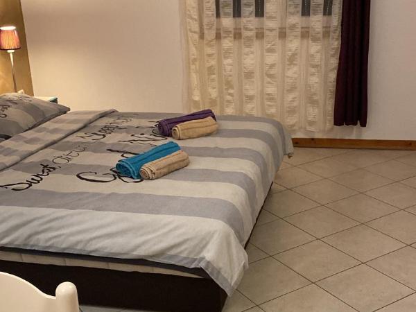 Lovely Family House Robi : photo 8 de la chambre chambre double