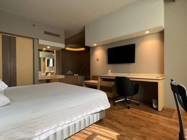 Ramada by Wyndham Mexico City Santa Fe : photo 3 de la chambre suite 1 lit king-size - non-fumeurs
