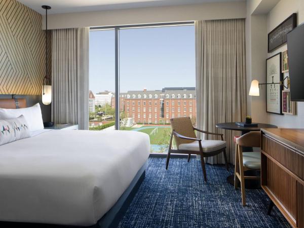 The Ellison, Oklahoma City, a Tribute Portfolio Hotel : photo 2 de la chambre chambre lit king-size - vue sur ville