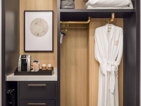 The Ellison, Oklahoma City, a Tribute Portfolio Hotel : photo 3 de la chambre chambre lit king-size - vue sur ville