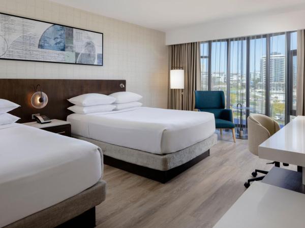 Delta Hotels by Marriott Victoria Ocean Pointe Resort : photo 2 de la chambre chambre club avec 2 lits queen-size