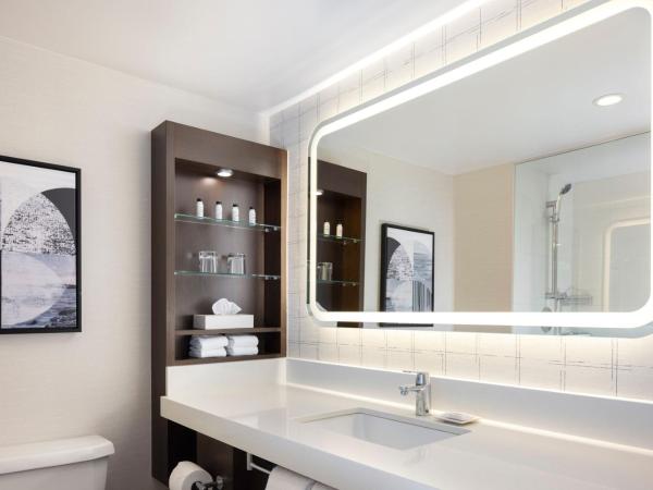 Delta Hotels by Marriott Victoria Ocean Pointe Resort : photo 4 de la chambre chambre lit king-size