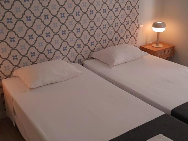 Hostel A Casa da Árvore : photo 6 de la chambre chambre double avec salle de bains privative extérieure