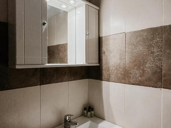 Hotel Thirasia : photo 9 de la chambre chambre quadruple avec balcon