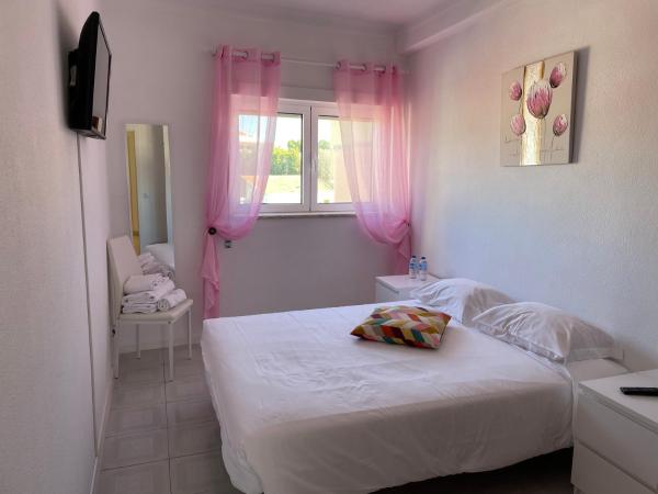 Stella di Mare - Alojamento Local : photo 1 de la chambre chambre double avec salle de bains commune