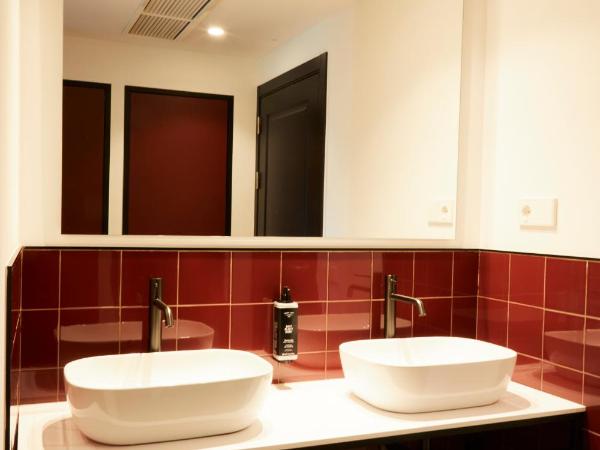 LATROUPE Prado Hostel : photo 3 de la chambre lit dans dortoir mixte de 8 lits